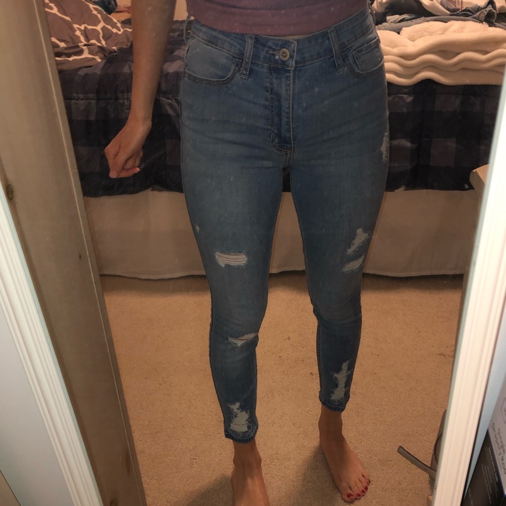 Light blue cropped skinny jeans